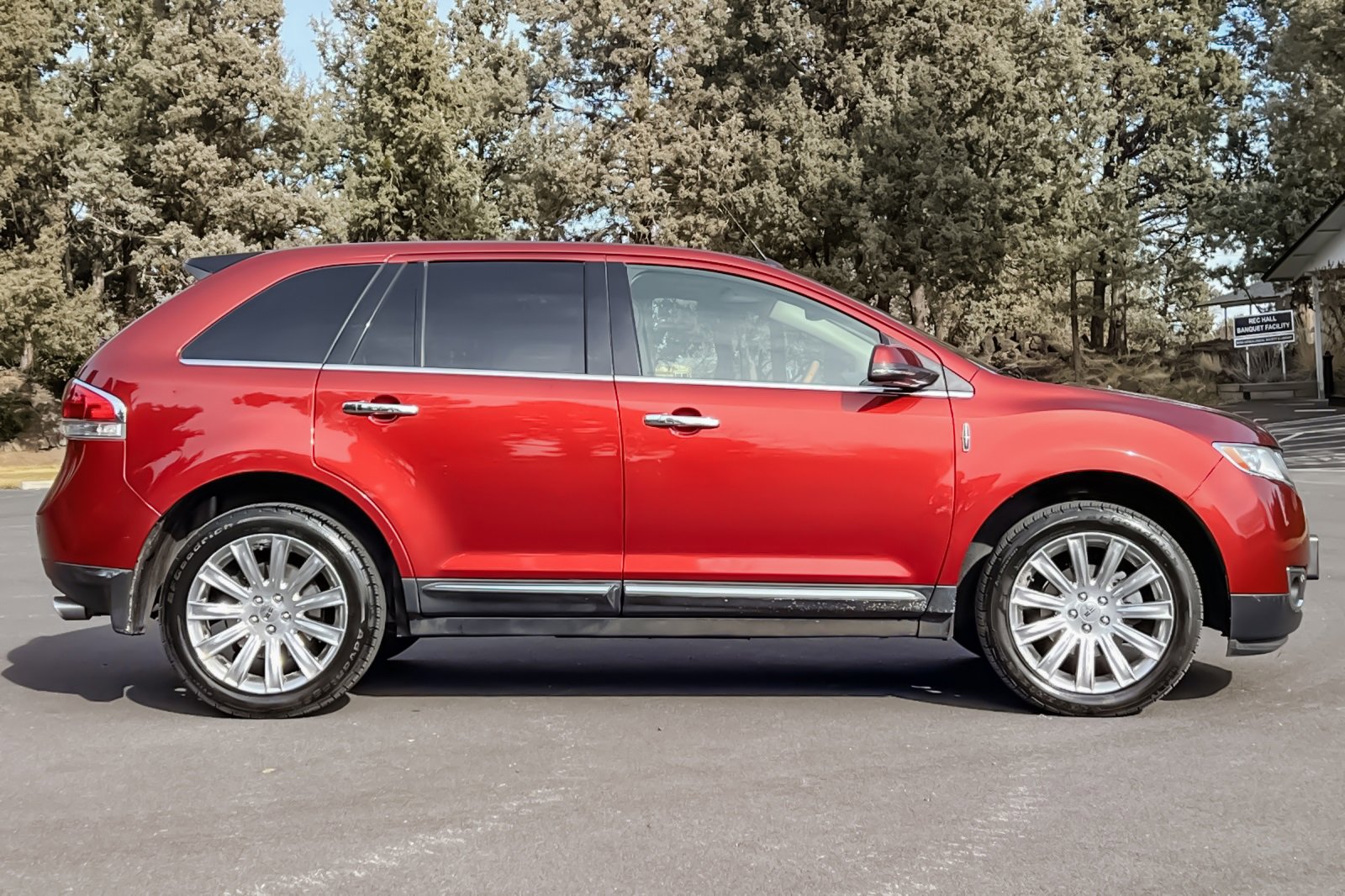 Used 2015 Lincoln MKX AWD w/ Equipment Group 102A image 3