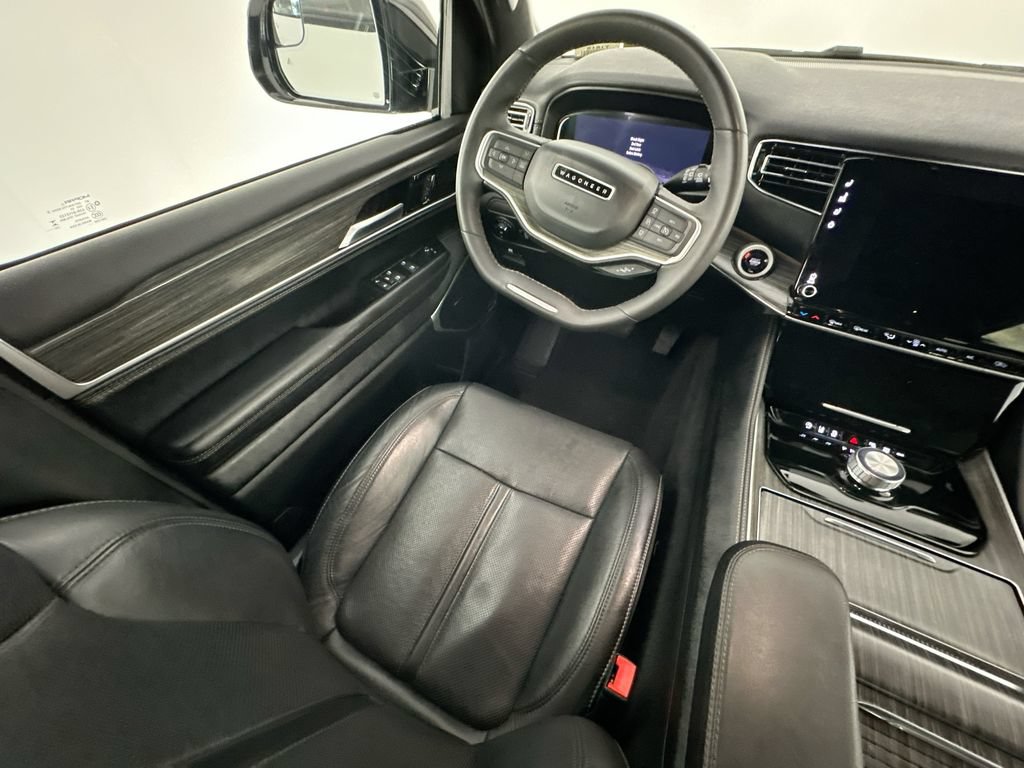 Used 2024 Jeep Wagoneer L Series II w/ Flexible Seating Group RWD image 9