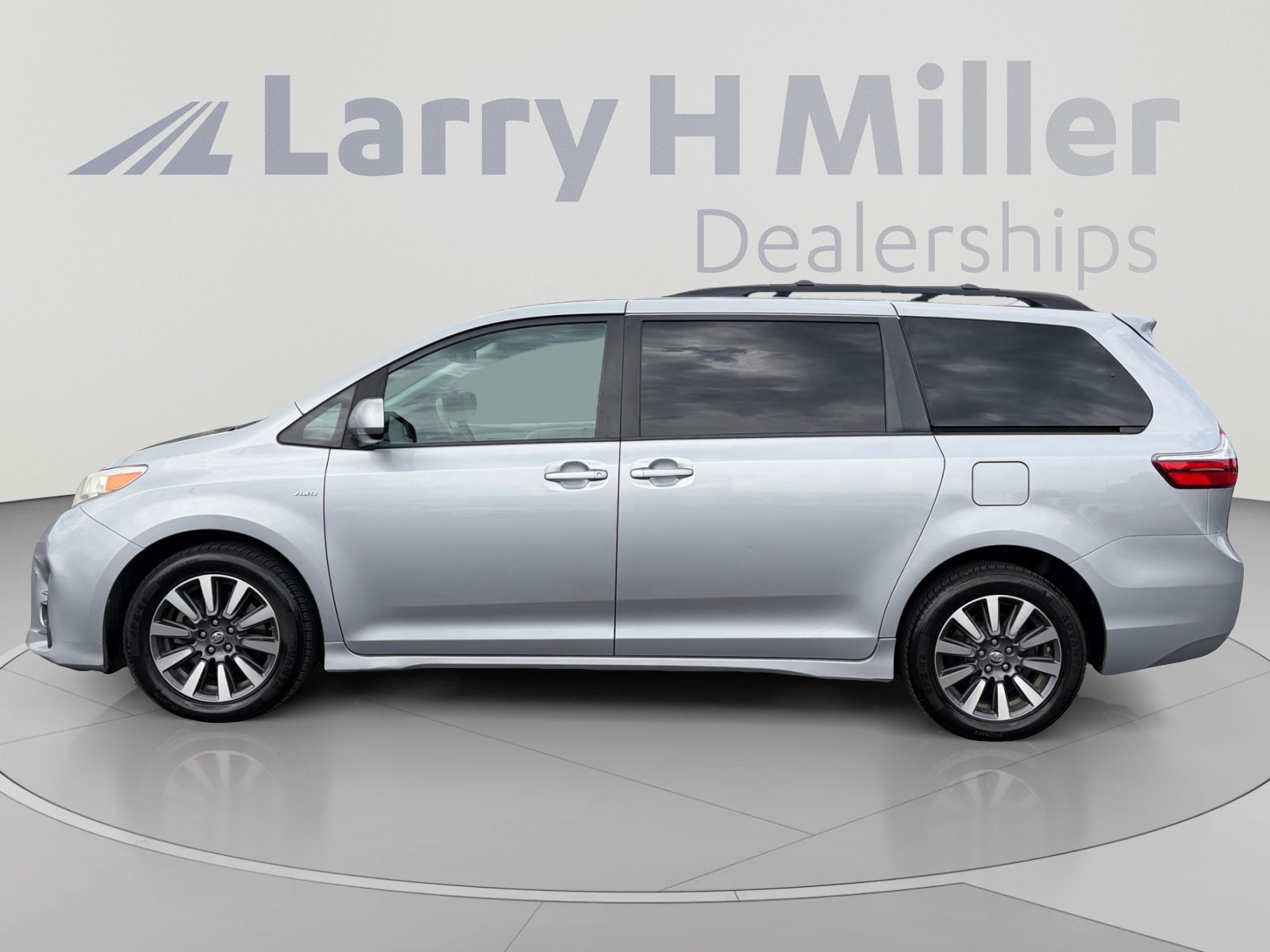 Used 2018 Toyota Sienna LE AWD/4WD image 2