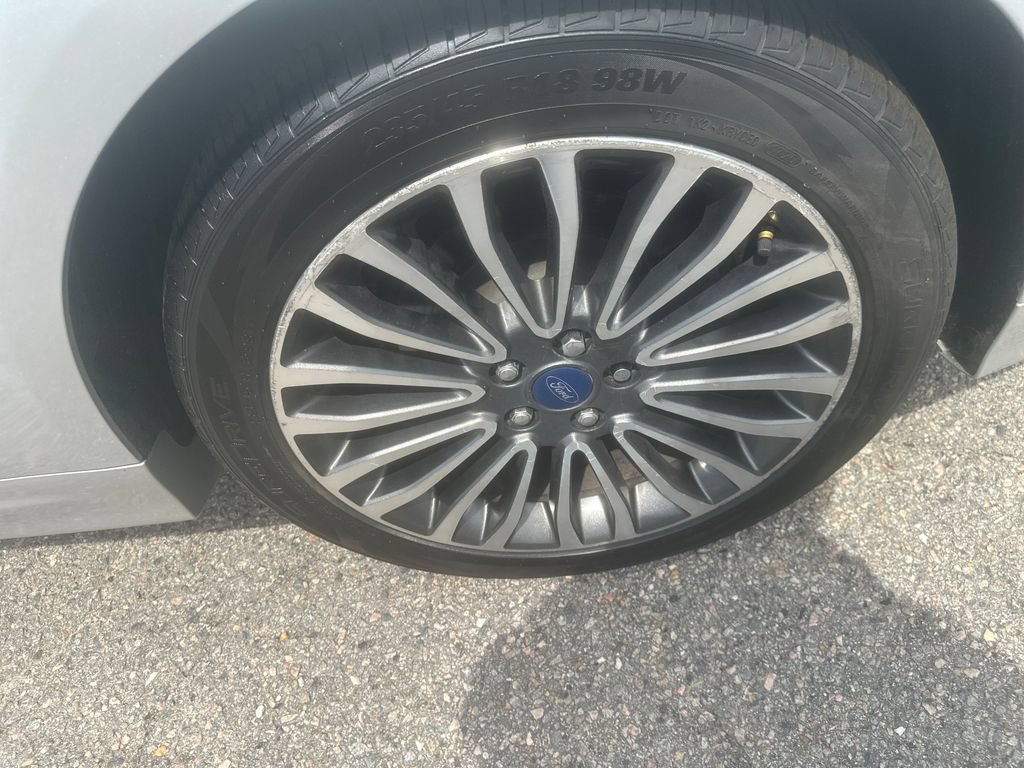 Used 2017 Ford Fusion SE w/ Fusion SE Technology Package FWD image 15