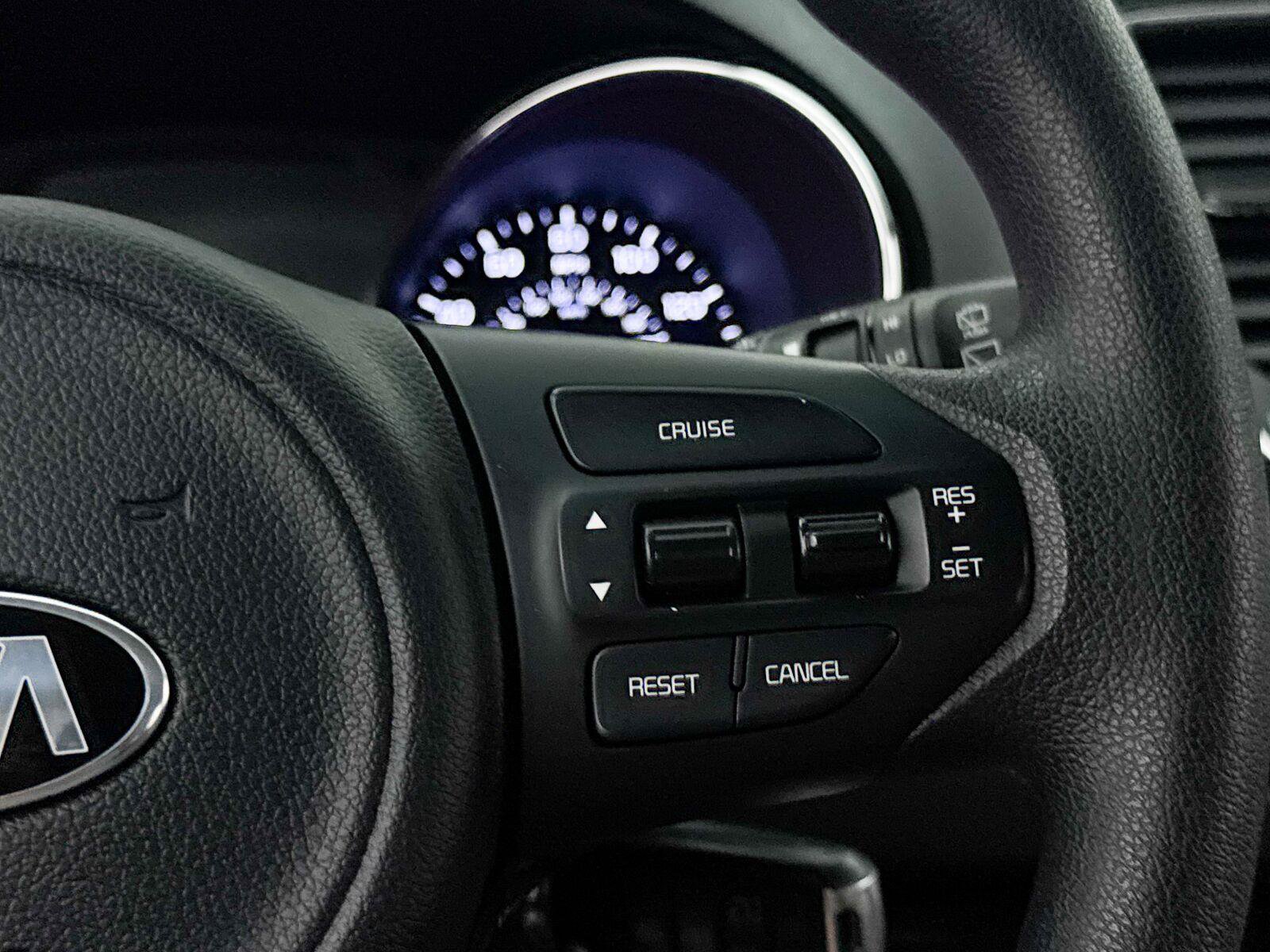 Used 2017 Kia Sedona LX FWD image 24