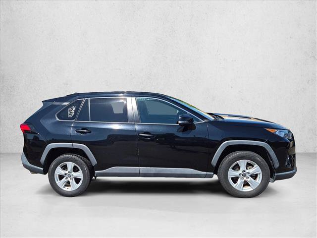 Used 2019 Toyota RAV4 XLE AWD/4WD image 4