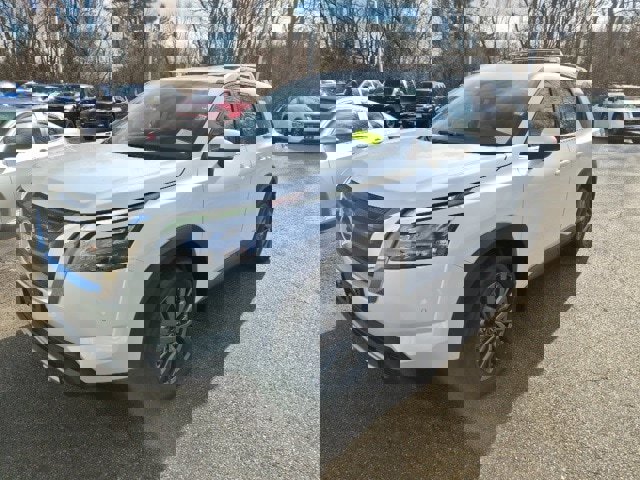 New 2025 Nissan Pathfinder SL image 5