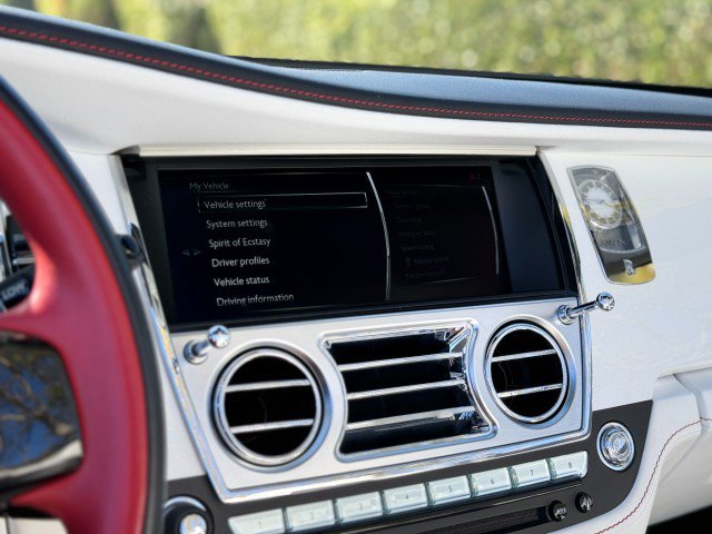 Used 2018 Rolls-Royce Dawn image 28