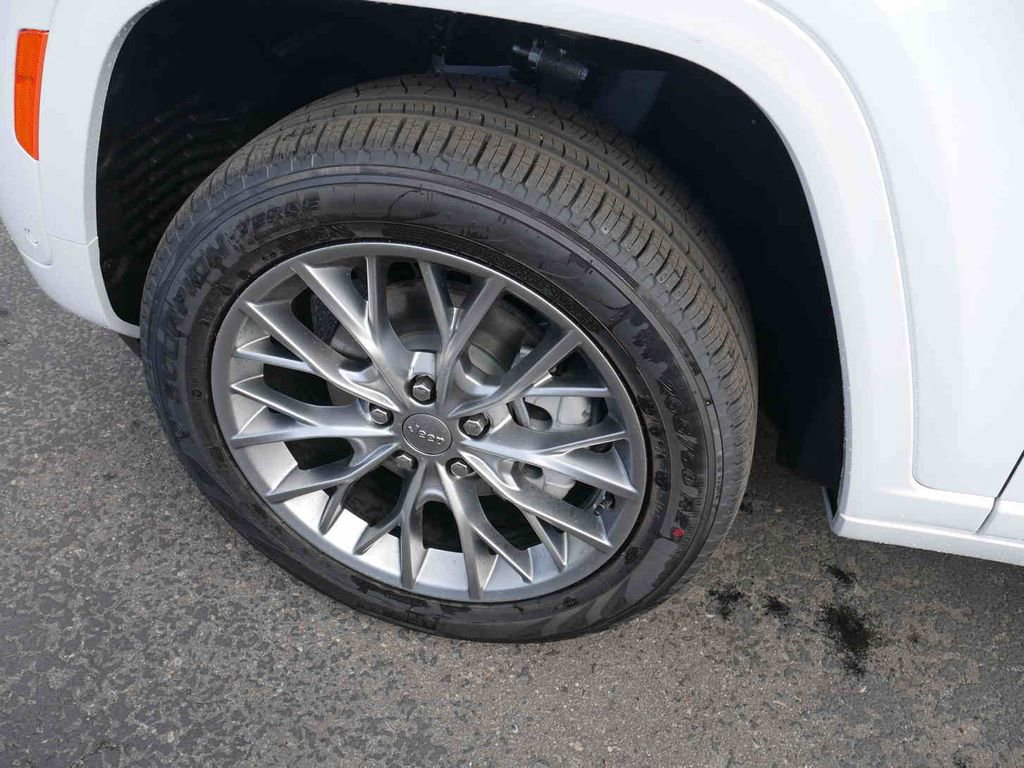 New 2025 Jeep Grand Cherokee Summit w/ Adv Protech Group IV image 8