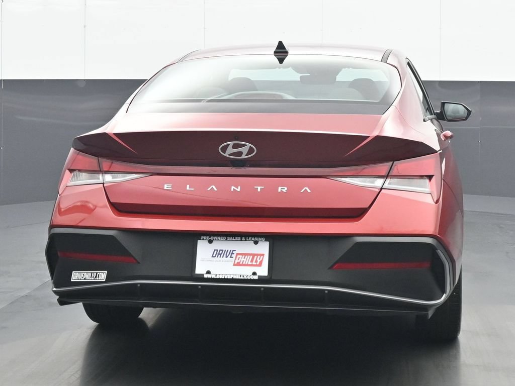 Used 2024 Hyundai Elantra SEL FWD image 5