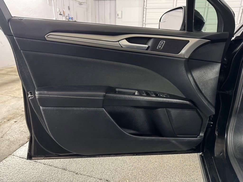 Used 2018 Ford Fusion SE w/ Fusion SE Technology Package FWD image 37
