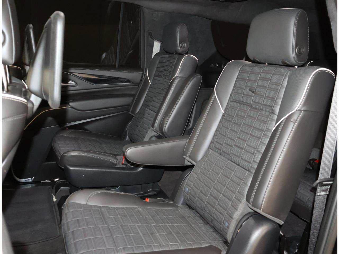 Used 2024 Cadillac Escalade ESV V w/ LPO, ONYX Package AWD/4WD image 16