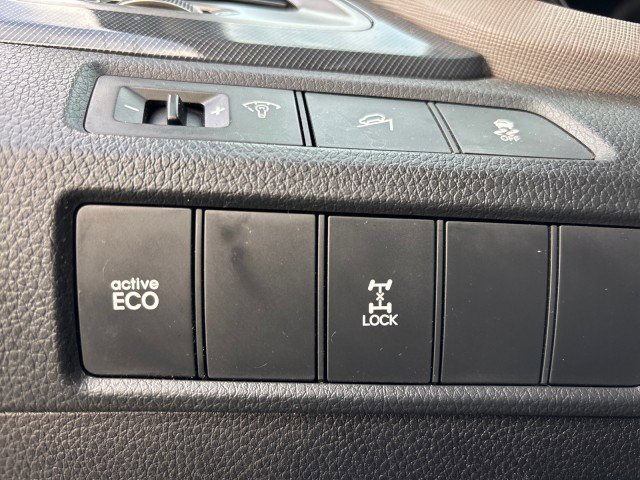 Used 2016 Hyundai Santa Fe Sport image 11