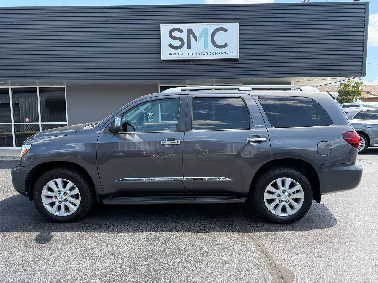 Used 2018 Toyota Sequoia Platinum w/ Preferred Accessory Package AWD/4WD image 9