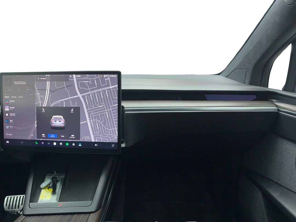 Used 2023 Tesla Model X image 18