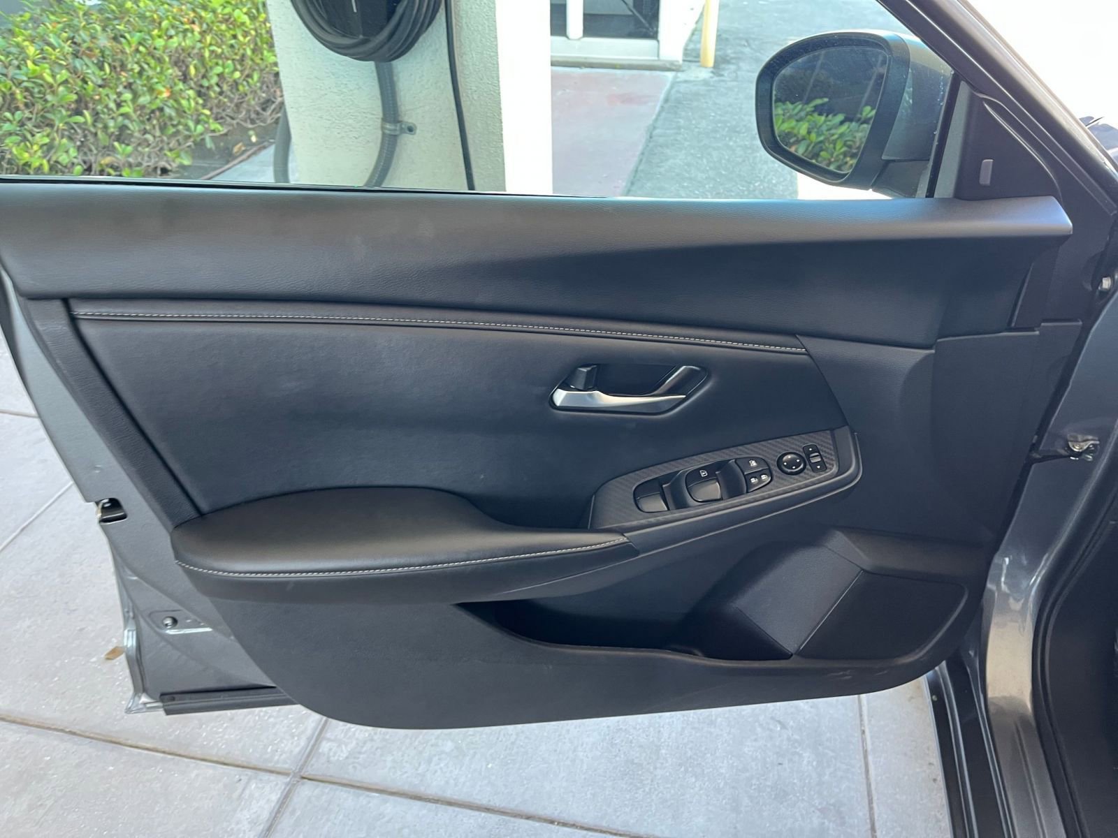 Used 2025 Nissan Sentra SV FWD image 18
