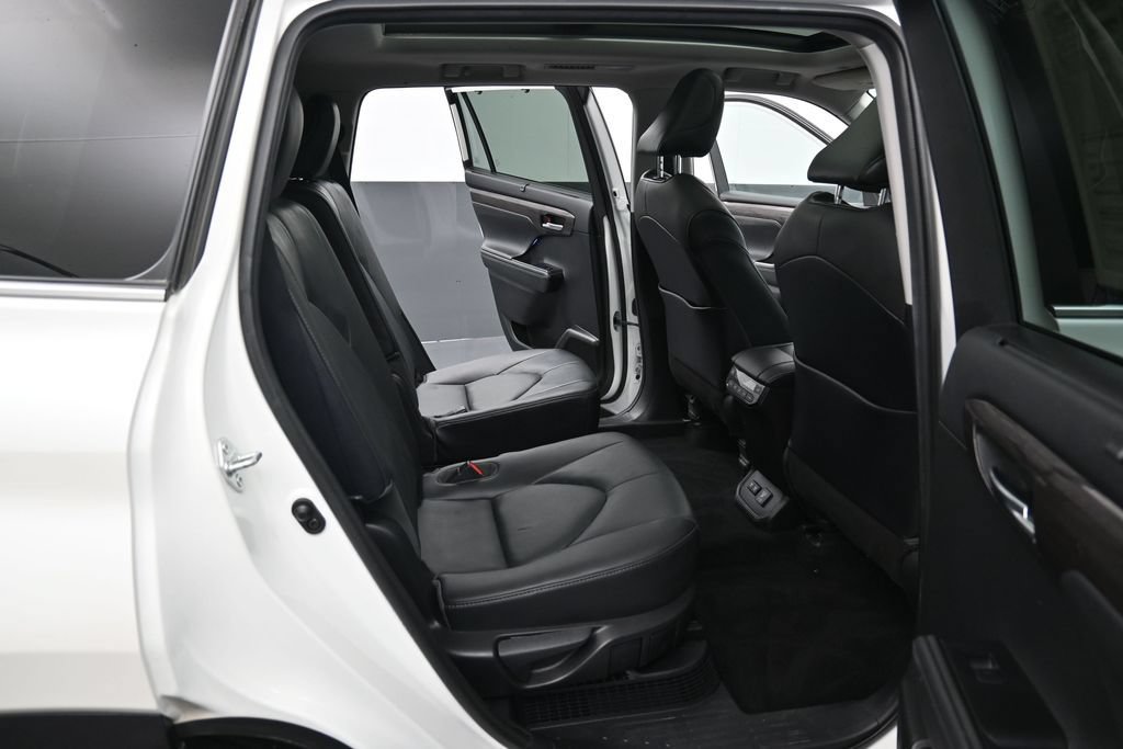 Used 2021 Toyota Highlander Platinum AWD/4WD image 35