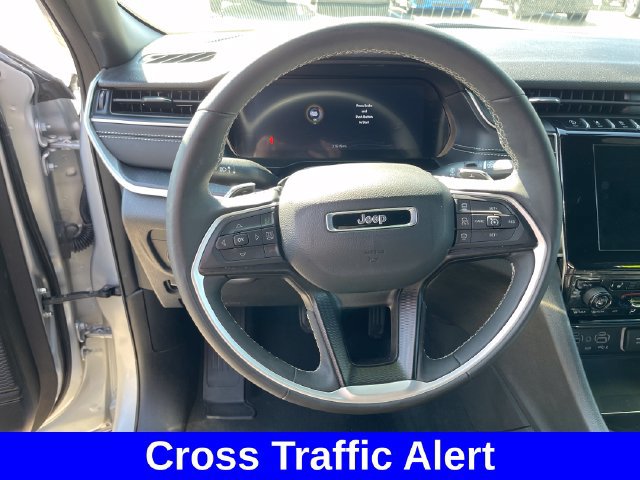 Used 2025 Jeep Grand Cherokee Altitude AWD/4WD image 12