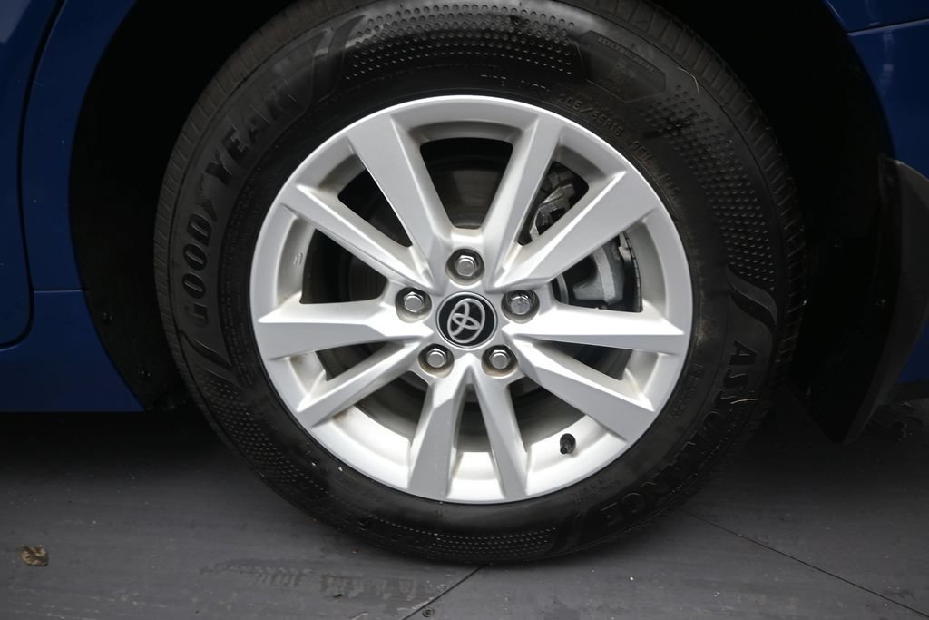 Used 2025 Toyota Camry LE w/ Convenience Package FWD image 10