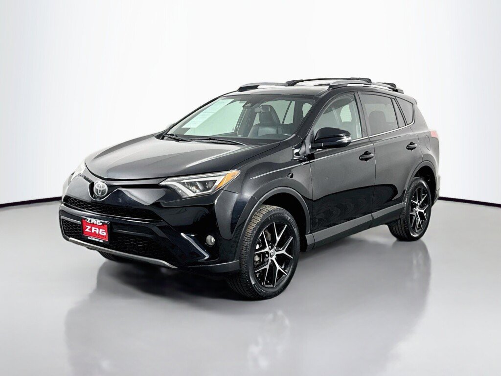 Used 2017 Toyota RAV4 SE AWD/4WD image 1