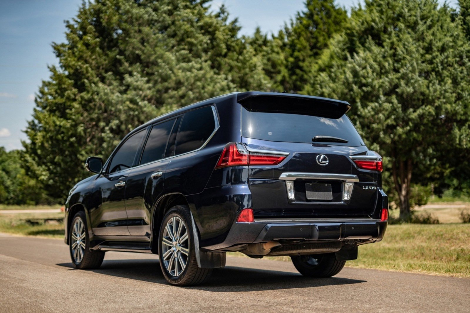 Used 2017 Lexus LX 570 4WD w/ Luxury Package image 11