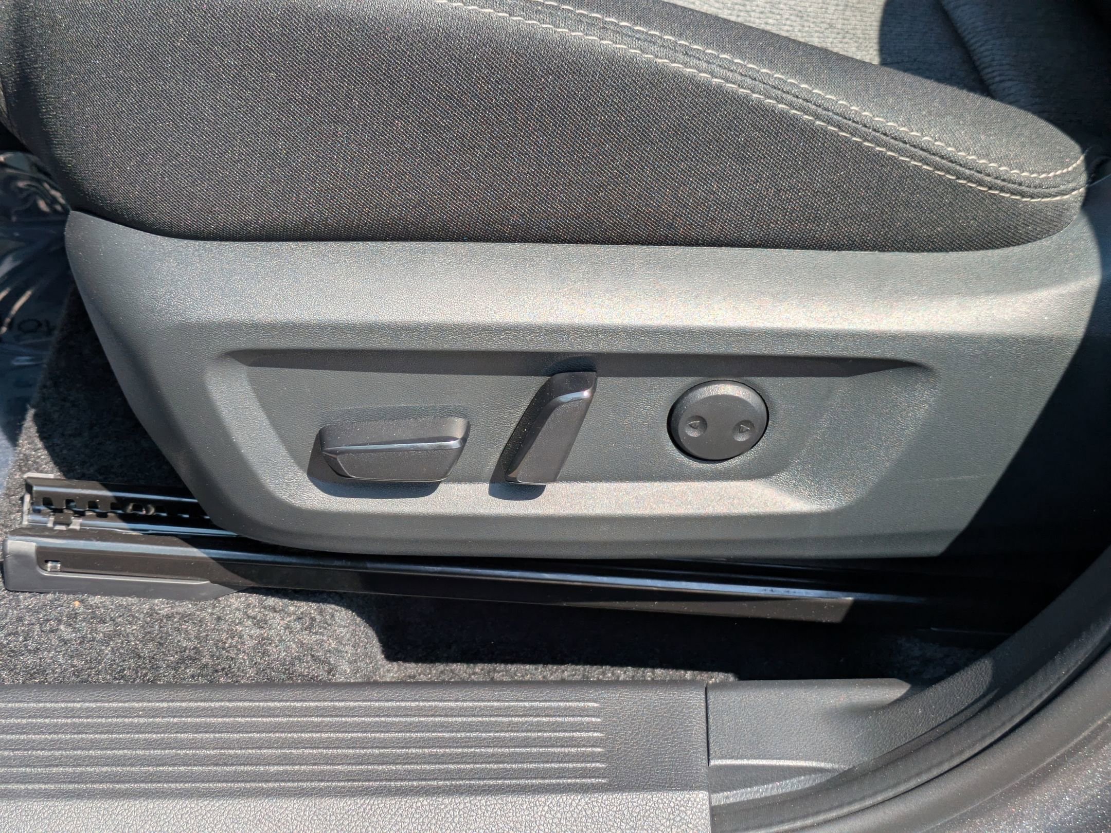 Used 2026 Nissan Rogue SV image 13