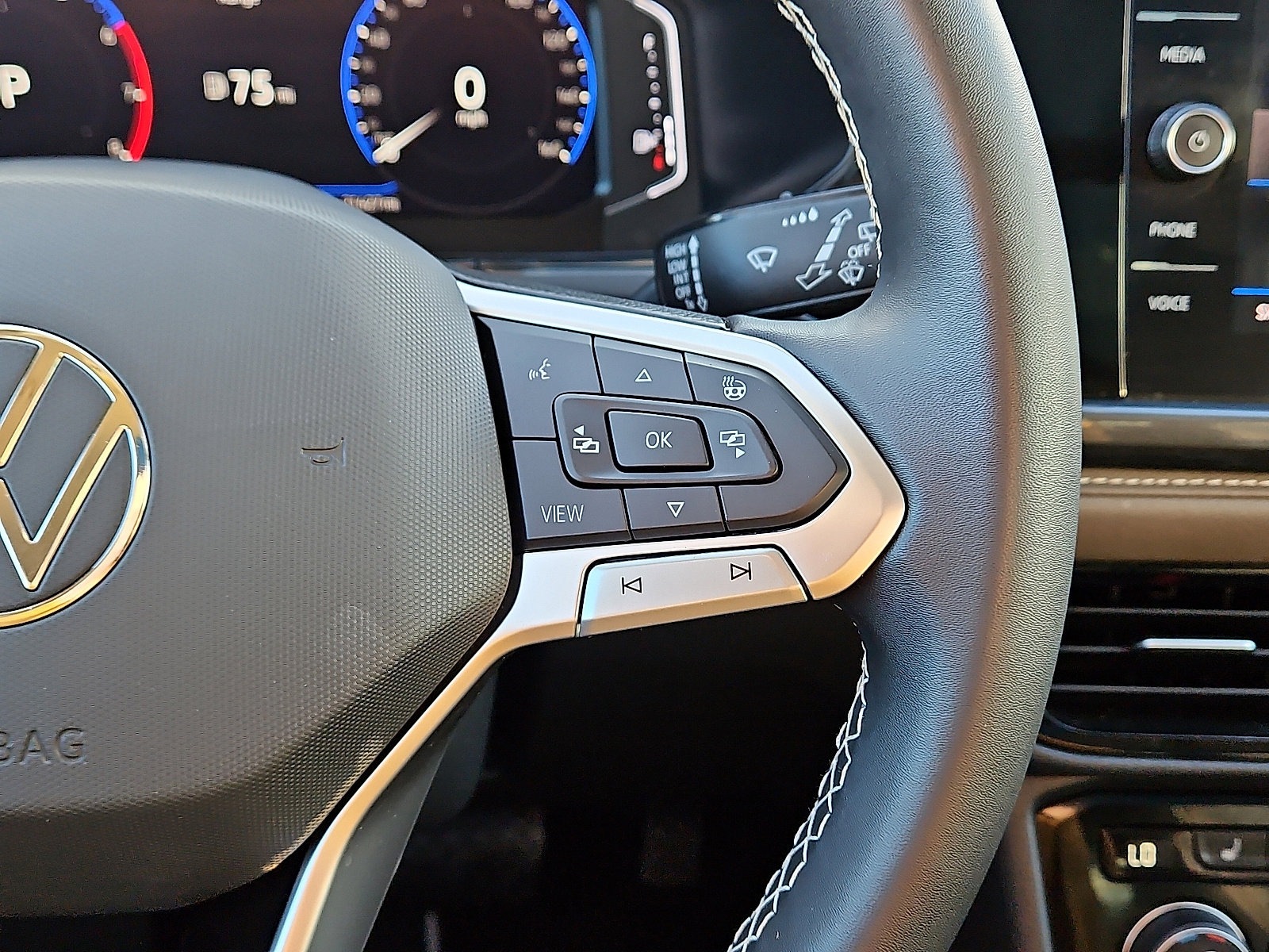 Certified 2023 Volkswagen Taos SEL image 19