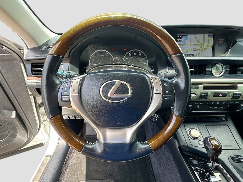 Used 2015 Lexus ES 350 w/ Luxury Package FWD image 11