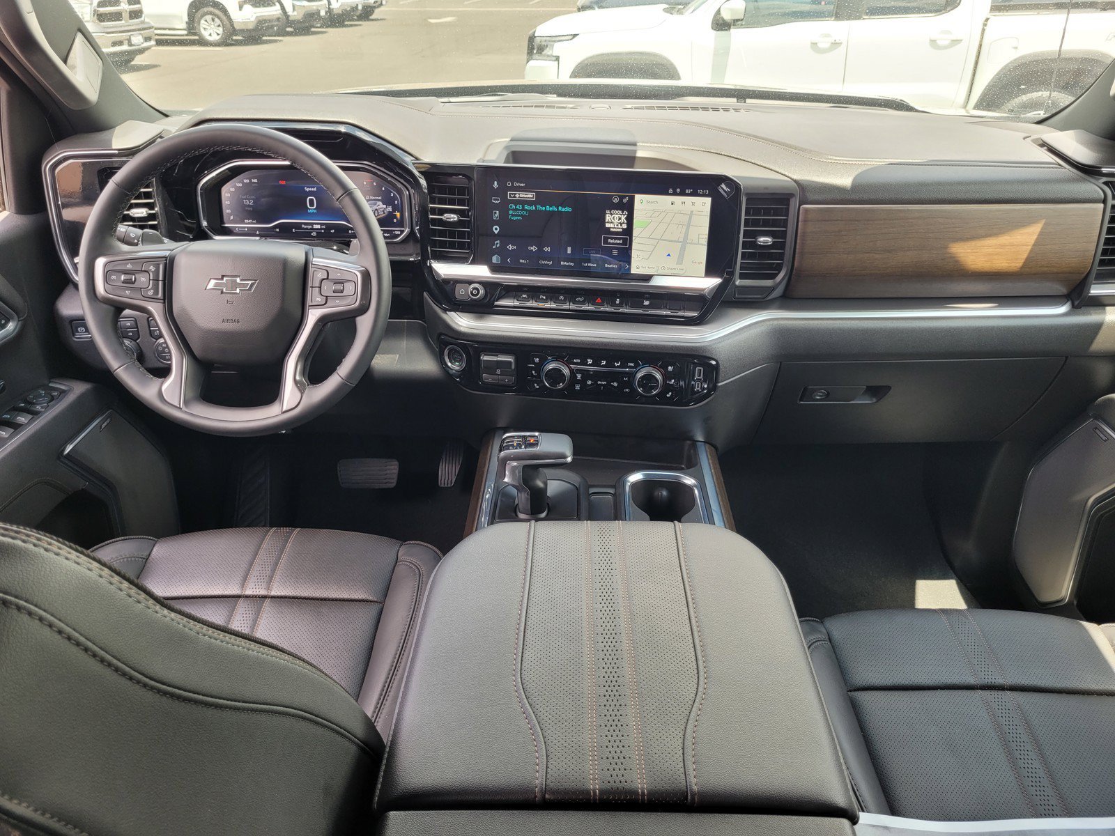 Used 2025 Chevrolet Silverado 1500 High Country w/ Midnight Edition AWD/4WD image 15