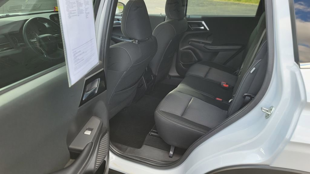 Used 2022 Mitsubishi Outlander ES image 26