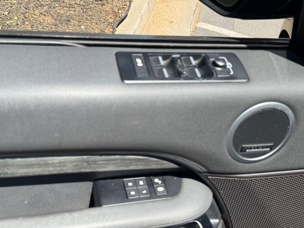 Used 2018 Land Rover Discovery HSE image 29