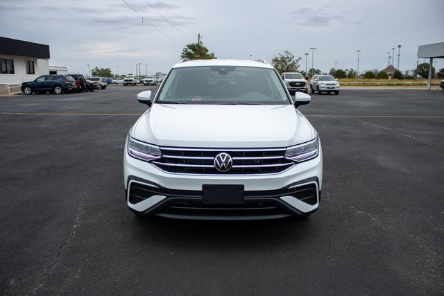 Used 2023 Volkswagen Tiguan SE image 2
