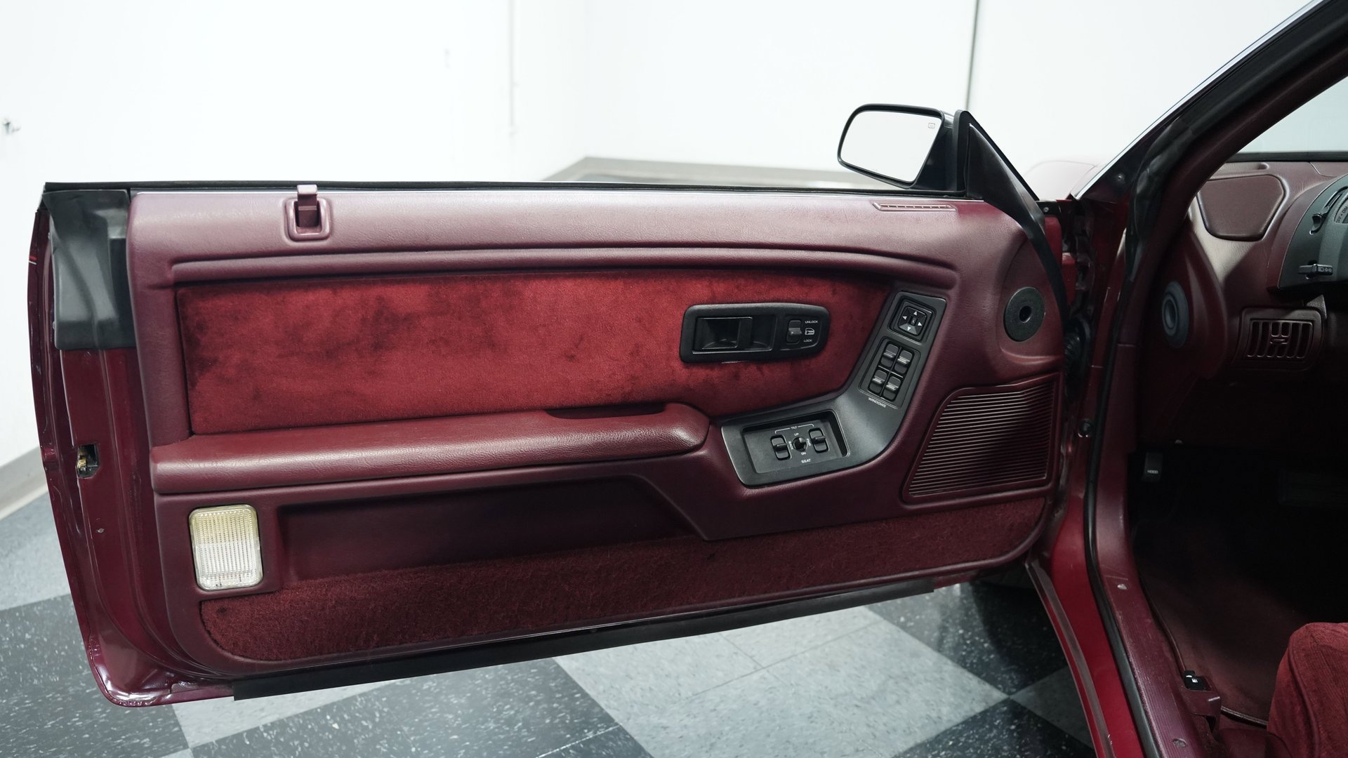 Used 1991 Chrysler LeBaron Convertible FWD image 32