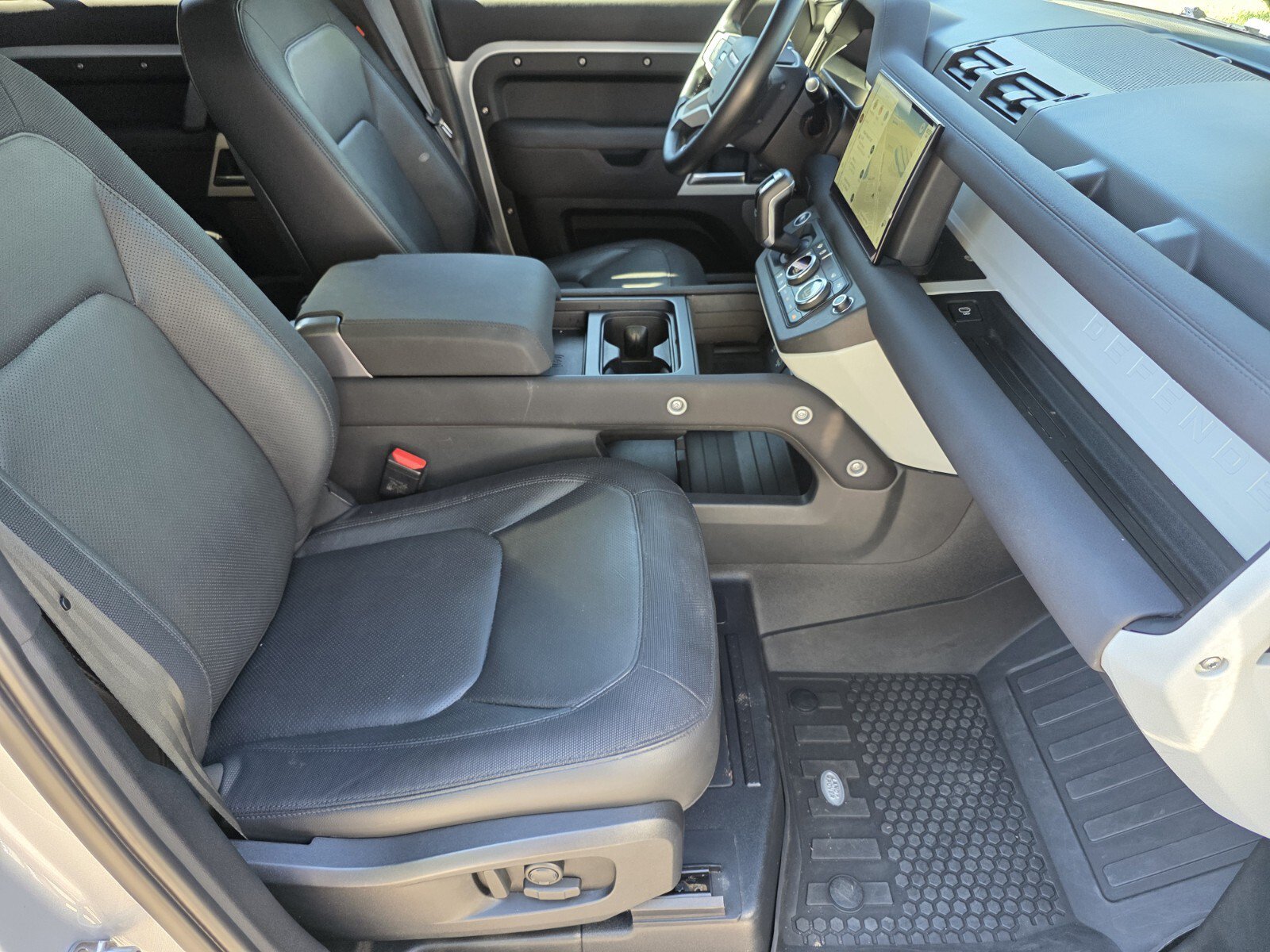 Used 2023 Land Rover Defender 110 X-Dynamic SE AWD/4WD image 3
