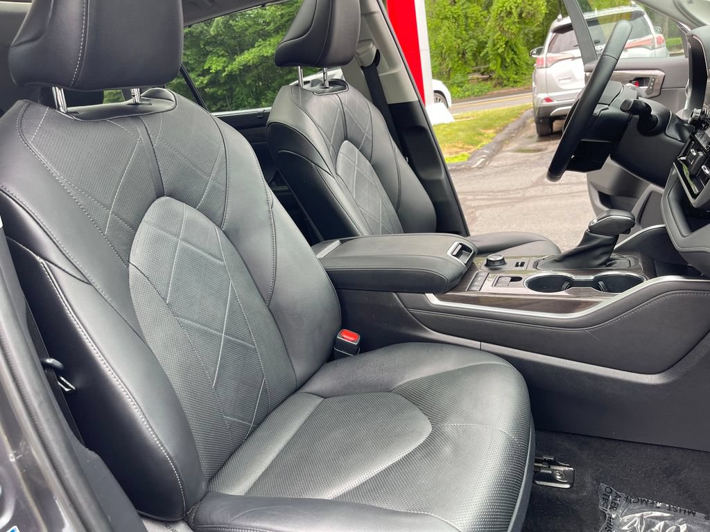 Used 2021 Toyota Highlander Platinum AWD/4WD image 16