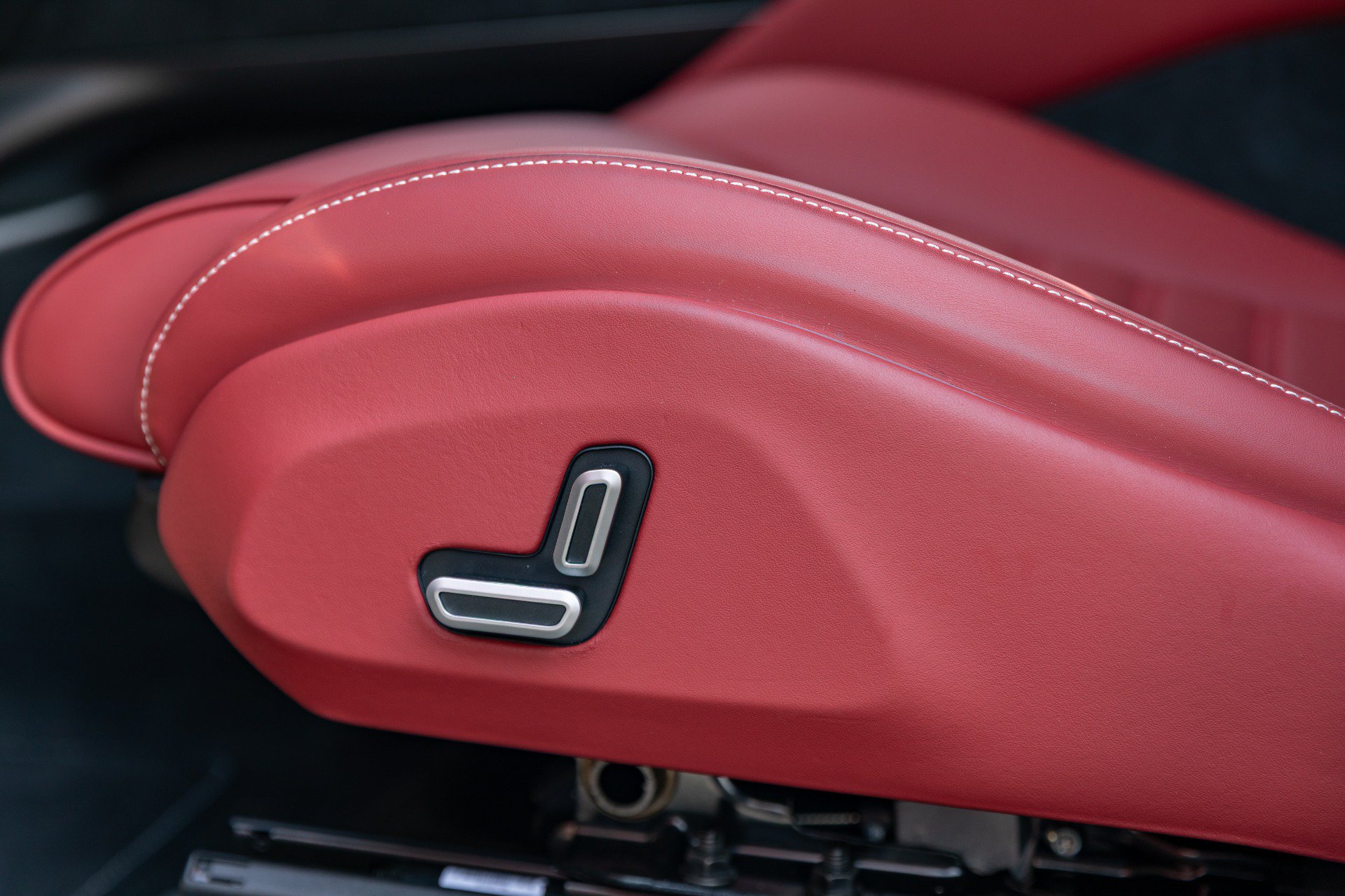Used 2026 Ferrari Purosangue AWD/4WD image 43