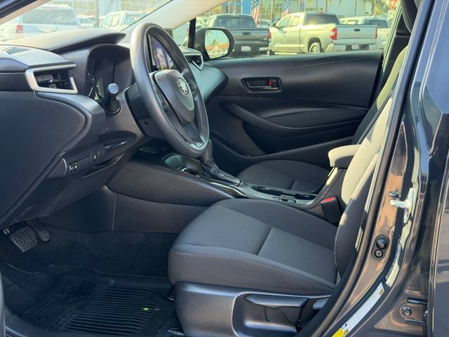 Used 2025 Toyota Corolla LE FWD image 15