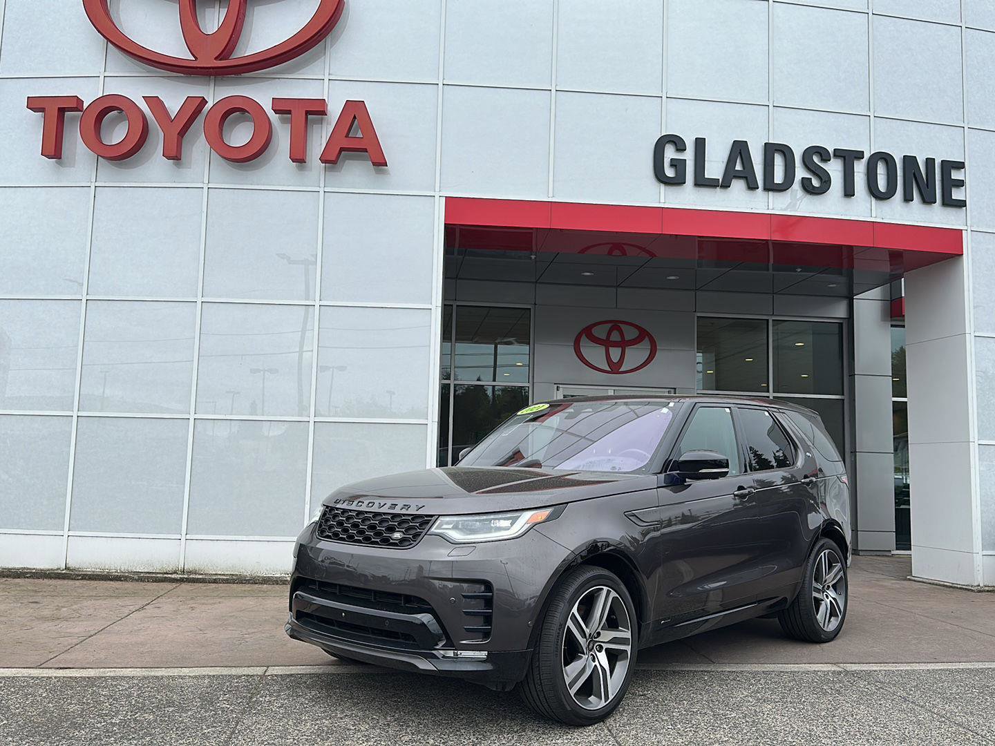 Used 2021 Land Rover Discovery HSE R-Dynamic AWD/4WD image 1