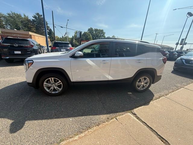 Used 2023 GMC Terrain SLE w/ Driver Convenience Package image 4