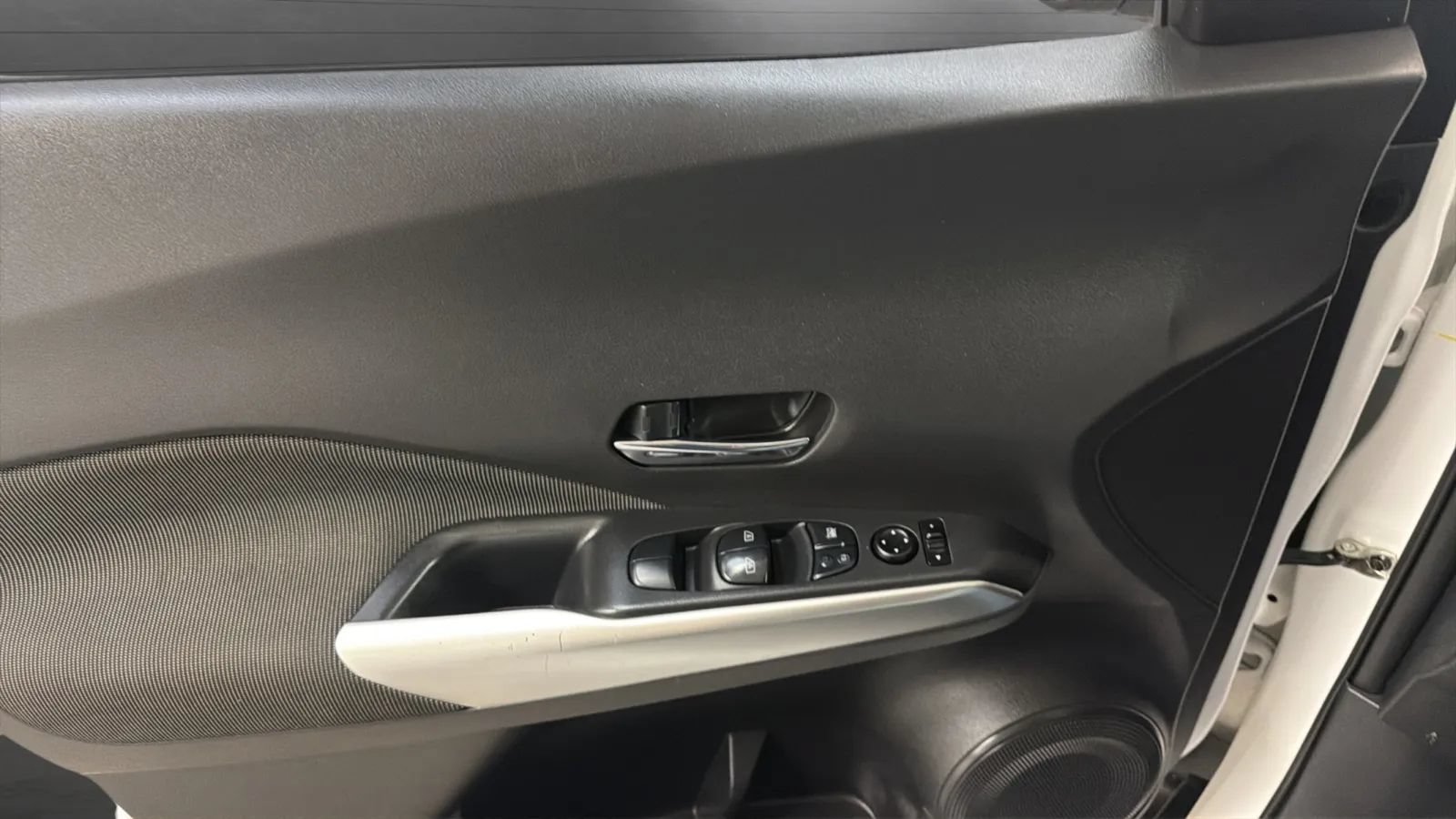Used 2018 Nissan Kicks SV FWD image 16