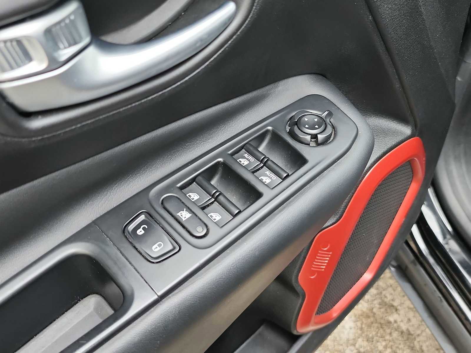 Used 2017 Jeep Renegade Trailhawk image 14