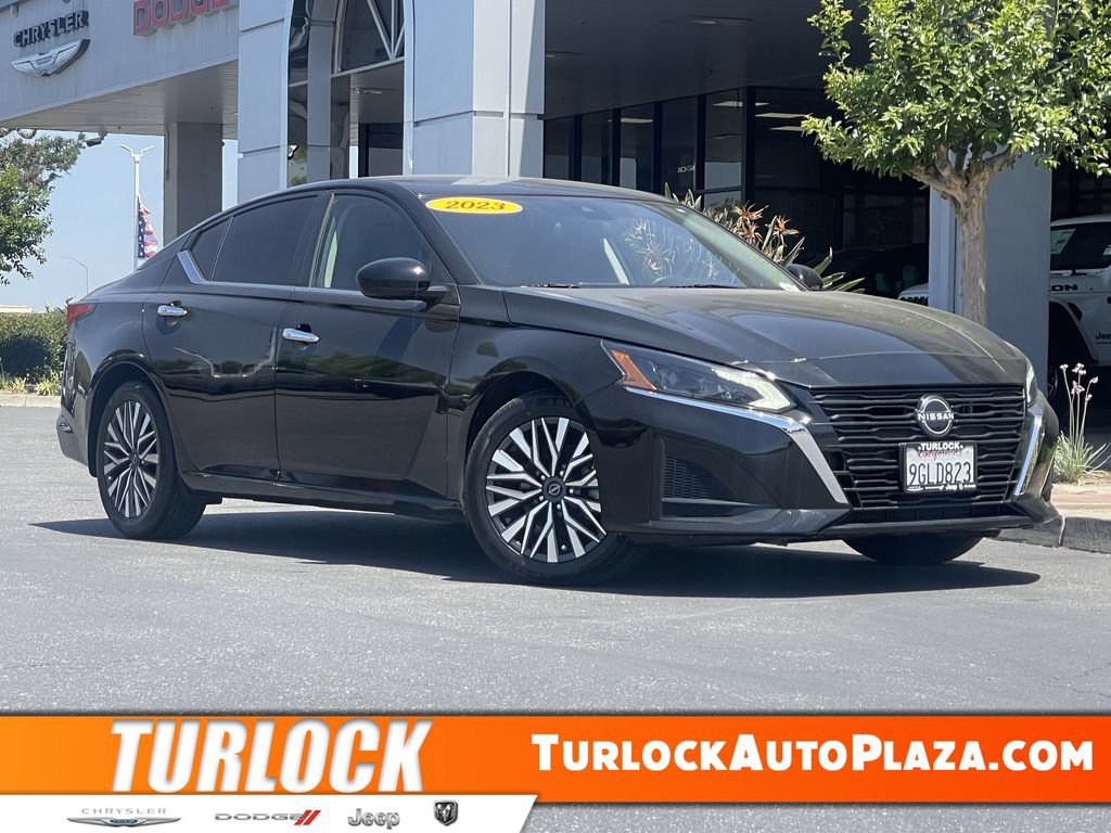 Used 2023 Nissan Altima 2.5 SV FWD image 1