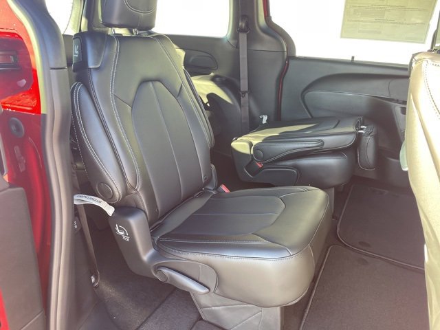 New 2026 Chrysler Pacifica Select image 15