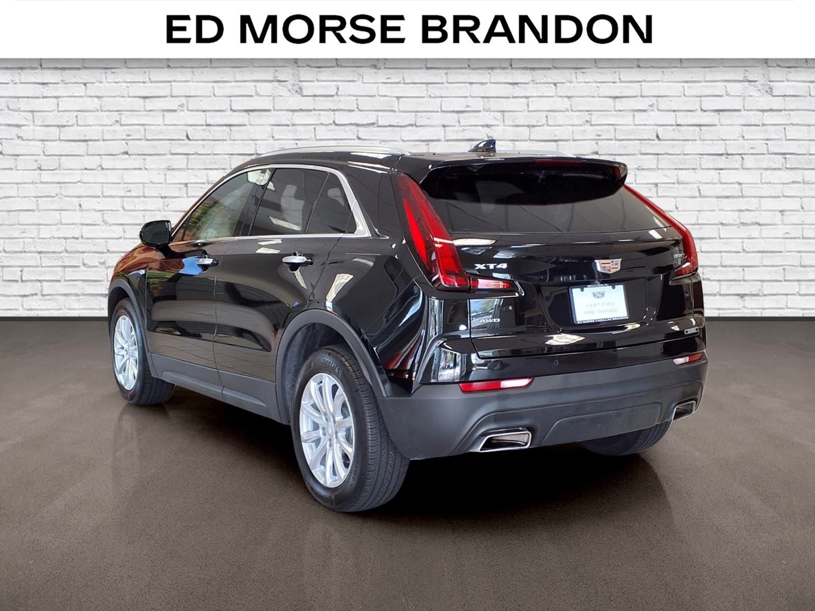 Certified 2023 Cadillac XT4 Luxury w/ Cold Weather Package AWD/4WD image 3
