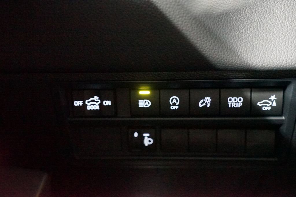 Certified 2025 Toyota Tundra Limited w/ TRD Off-Road Package image 27