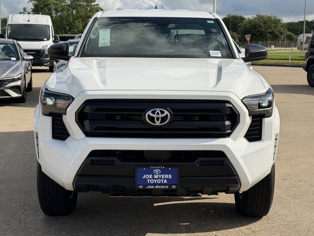 Used 2025 Toyota Tacoma SR AWD/4WD image 3
