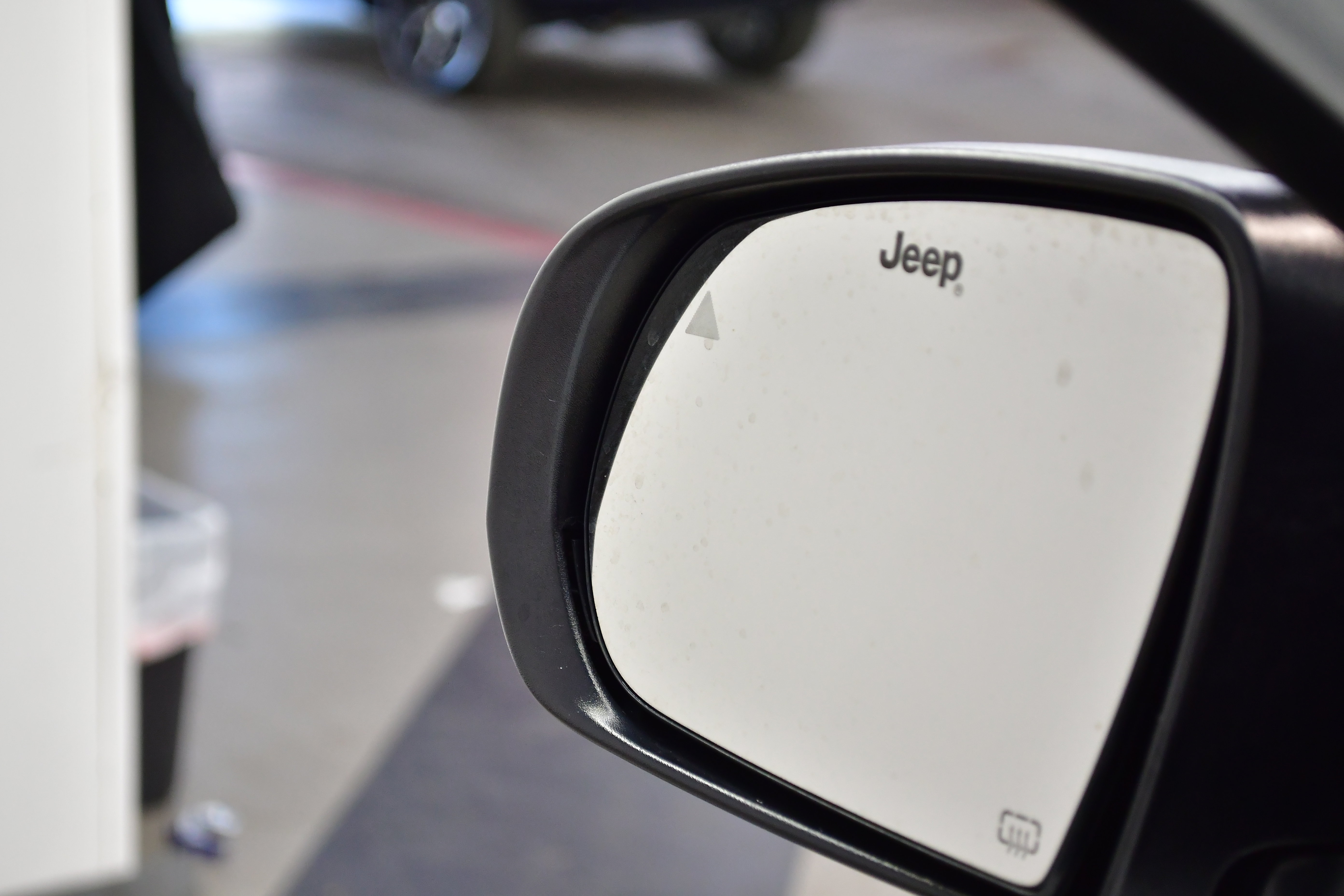 Used 2025 Jeep Compass Trailhawk AWD/4WD image 13