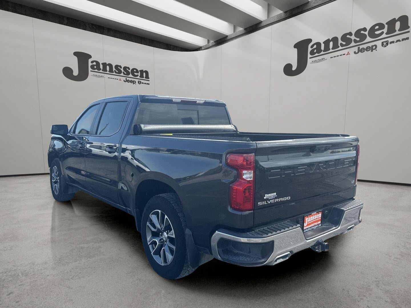 Used 2024 Chevrolet Silverado 1500 LT AWD/4WD image 2