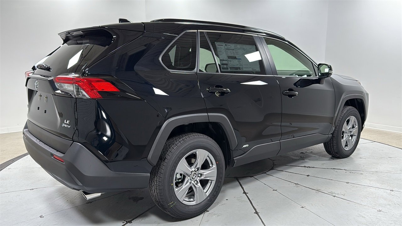New 2025 Toyota RAV4 LE image 5