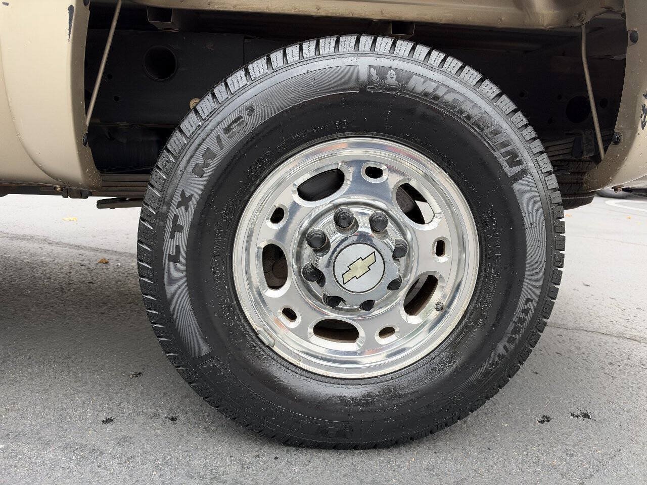 Used 2007 Chevrolet Silverado 2500 LT RWD image 19
