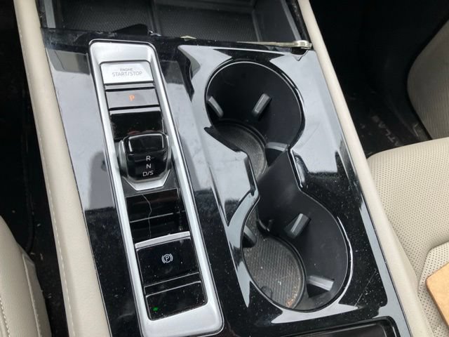 Used 2024 Volkswagen Atlas SE w/ Black Wheel Package AWD/4WD image 16