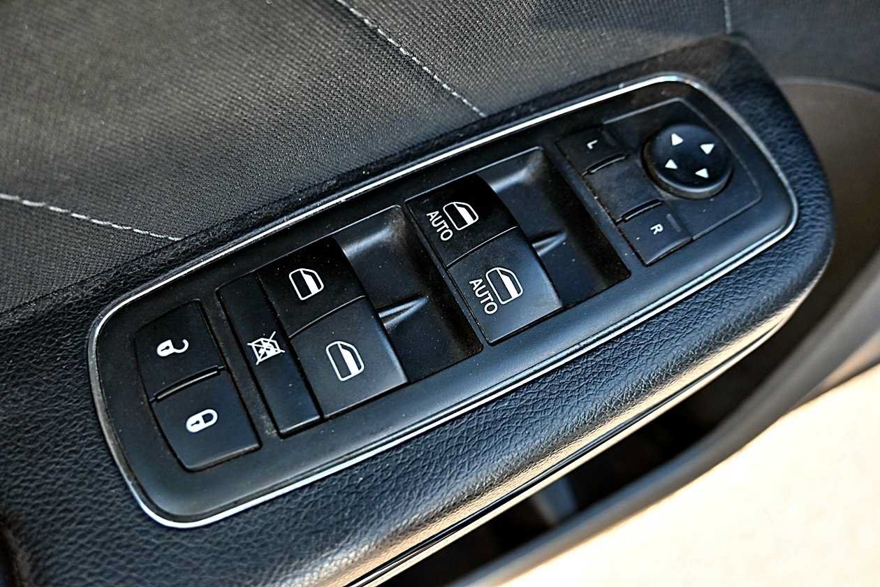 Used 2019 Dodge Charger SXT w/ Plus Group RWD image 17