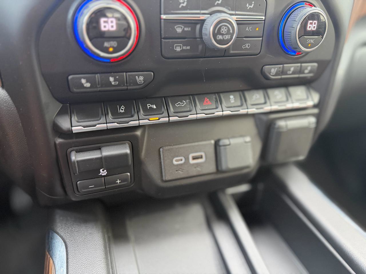 Used 2022 Chevrolet Silverado 2500 High Country w/ LPO, Dark Essentials Package AWD/4WD image 17
