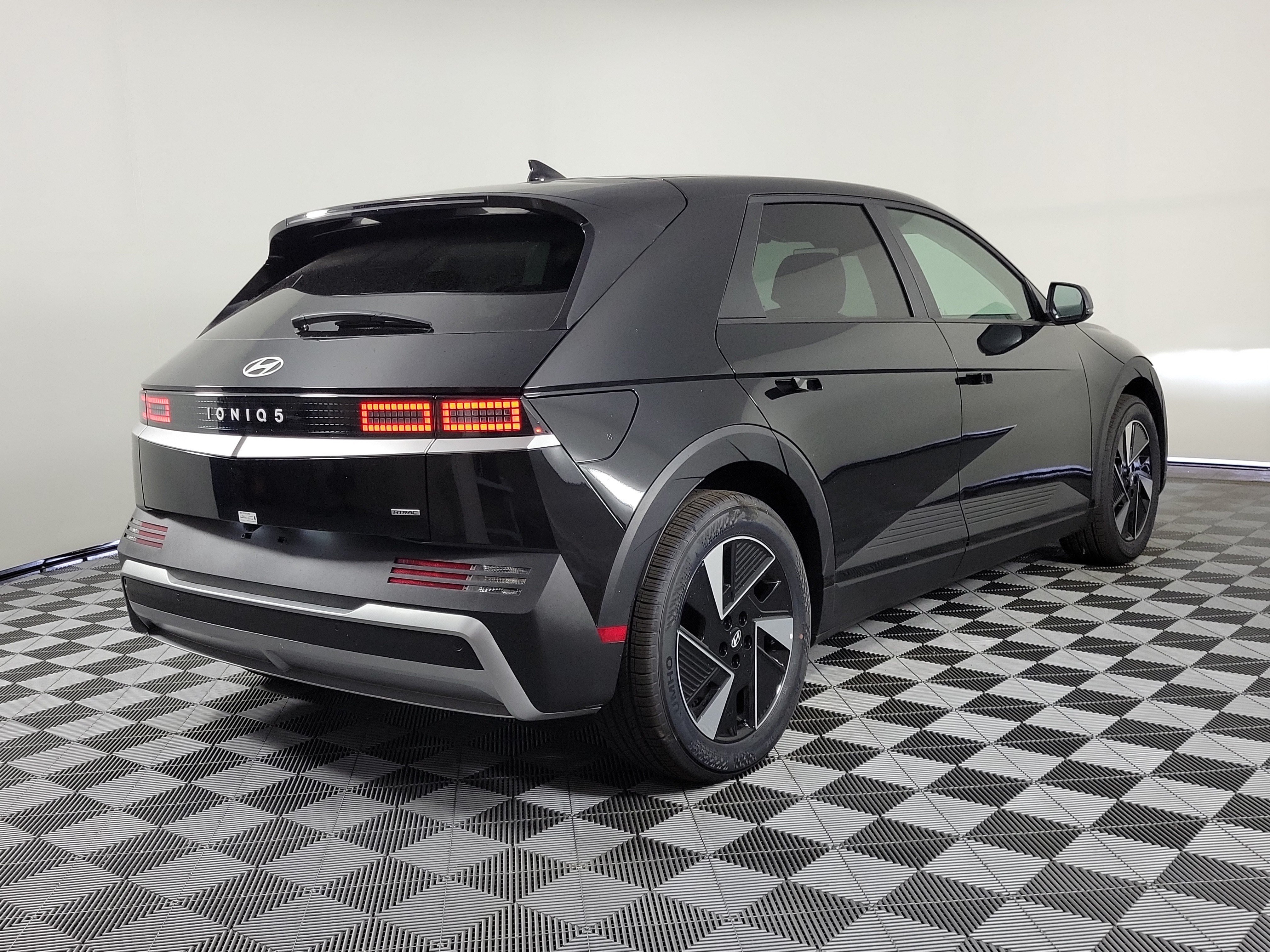 New 2026 Hyundai Ioniq 5 SEL AWD/4WD image 3